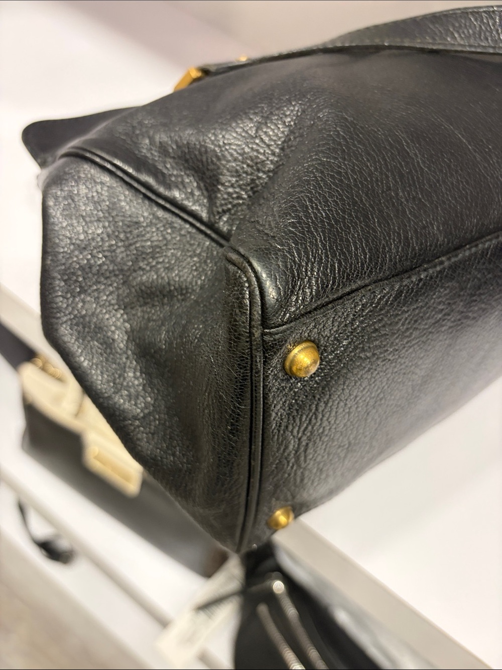 Gucci Black Leather Shoulder Bag with Gold GG Emblem - Picture 7 of 12